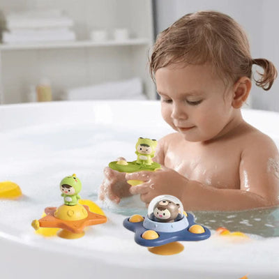 jouet de baignoire bébé fillette joue