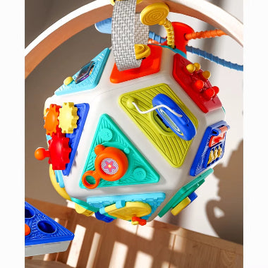 jouet montessori cube ataché chaise