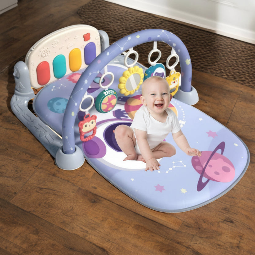 tapis éveil bébé assis rigole